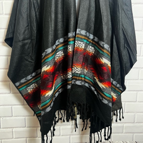 Reversible Acrylic women Poncho made in ECUADOR/black one size - Picture 4 of 10